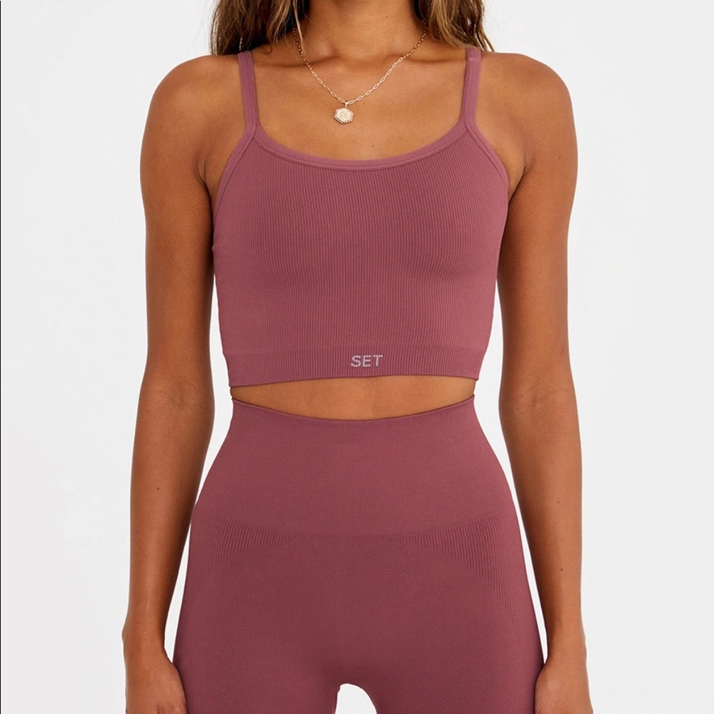 The Set Active Workout Set in colour Canon. Matching sports bra & leggings.